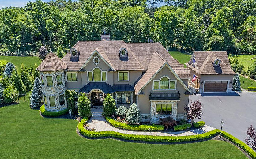 Colts Neck Insurance protecting large estate home with acreage in Colts Neck NJ