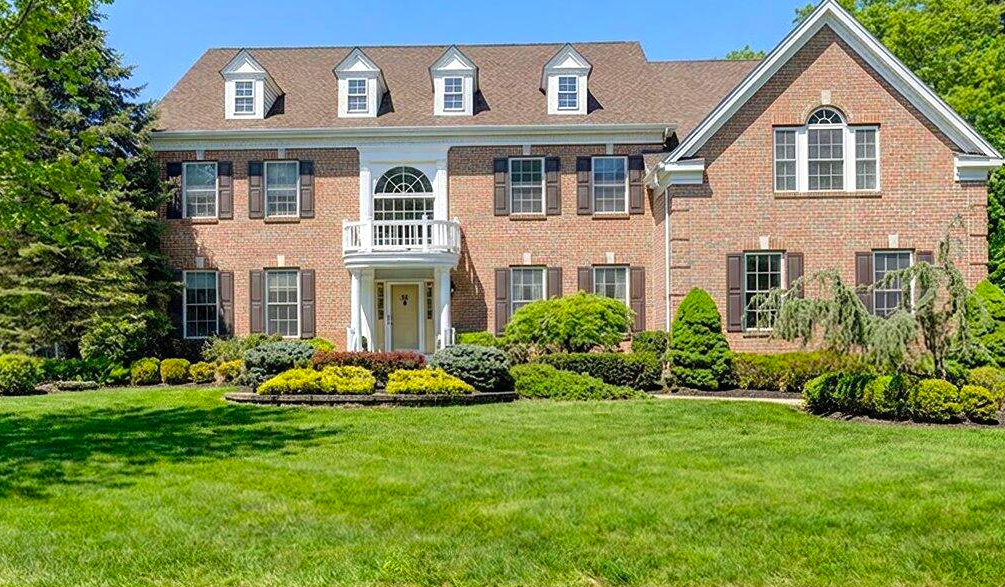 Family discussing Marlboro Insurance coverage with I&E Insurance Agency