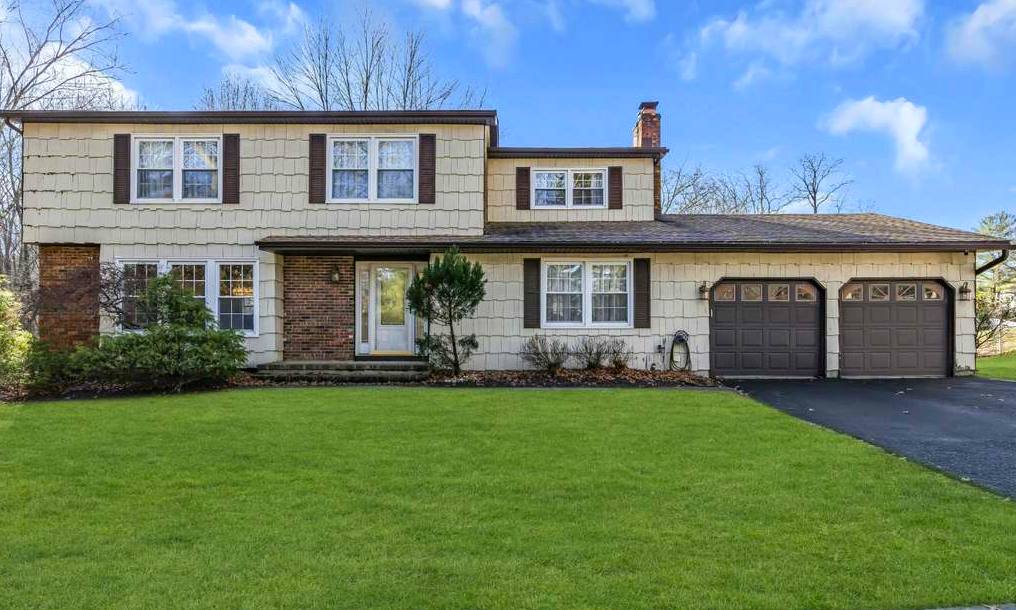 Family discussing Marlboro Insurance coverage with I&E Insurance Agency