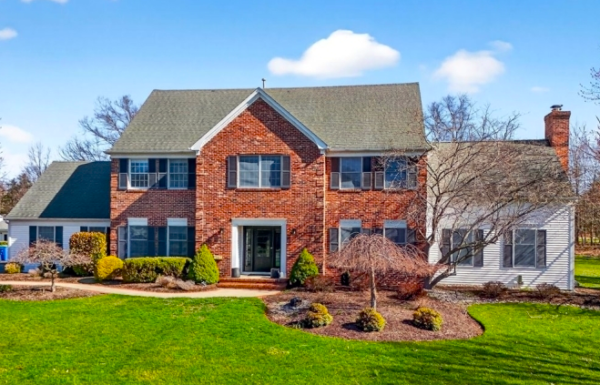 Montgomery Insurance agent reviewing estate coverage with a homeowner