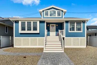 Lavallette bayfront cottage with private dock and pilings