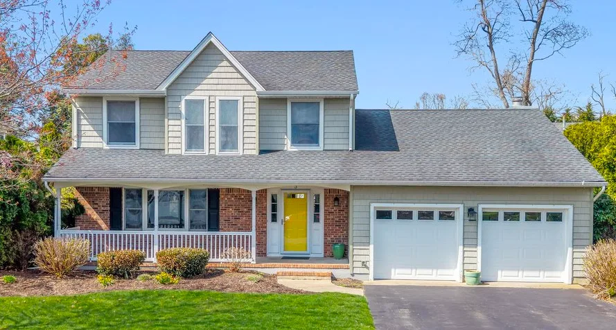 Custom modern residential estate featuring premium architectural design in Spring Lake Heights